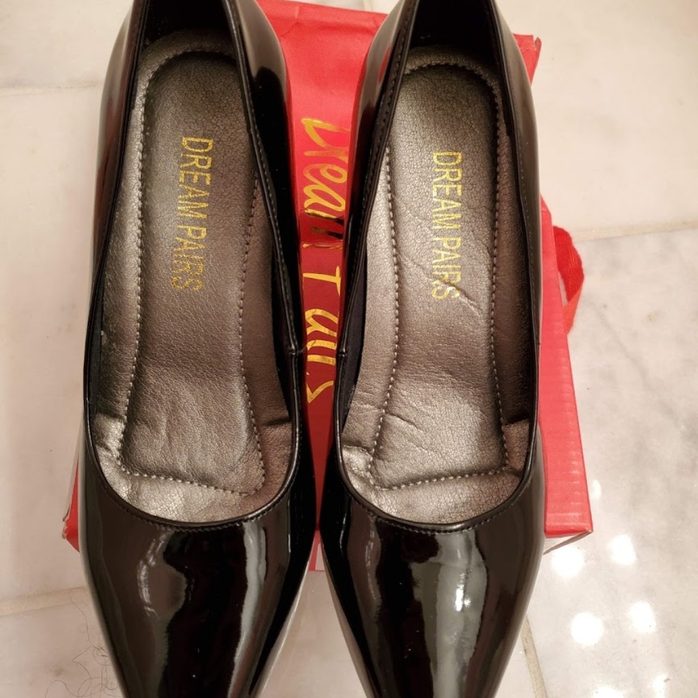 NWOT Dream Pairs Patent Heels